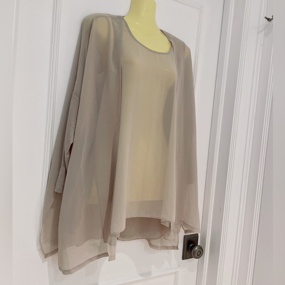 Clearance 💯NWOT** Set 2 piece Separated top and light jacket - Picture 5 of 11